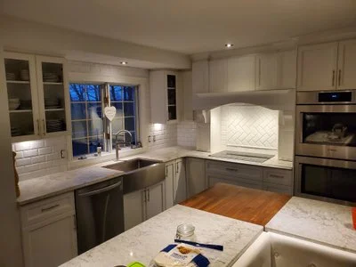 Cuisine avec îlot carrelé