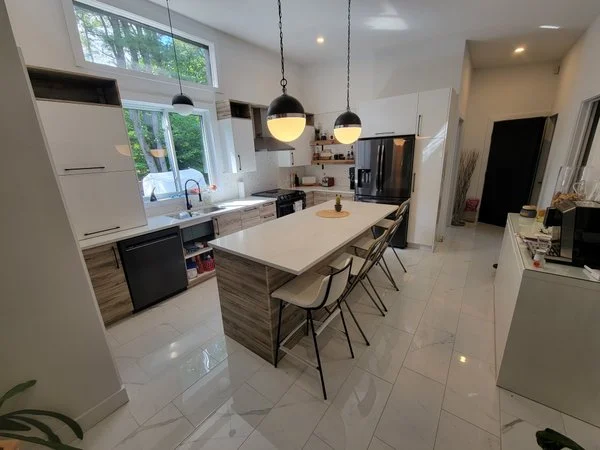 Cuisine moderne avec carrelage